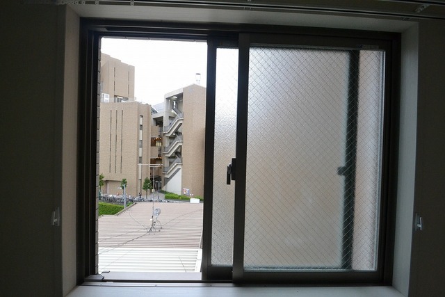 眺望　西側の窓です。前が抜けます