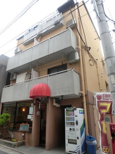 建物外観　重厚な造り