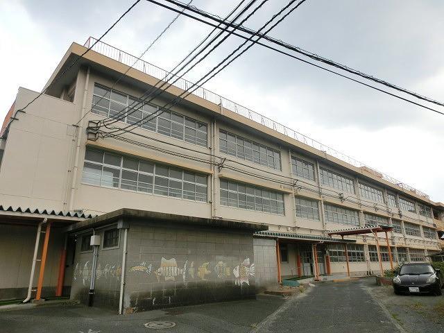 小学校　日明小学校（小学校）まで210m