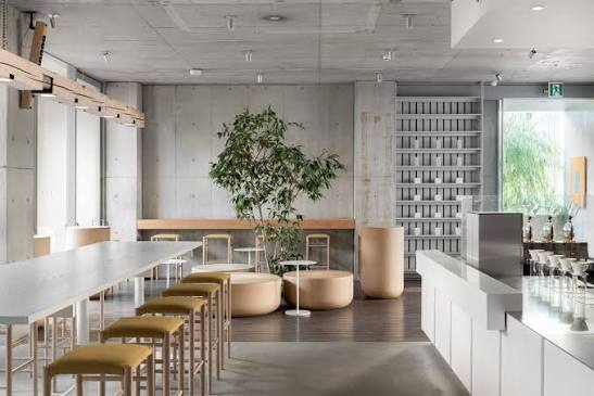 飲食店　BLUE　BOTTLE　COFFEE青山カフェ（飲食店）まで305m