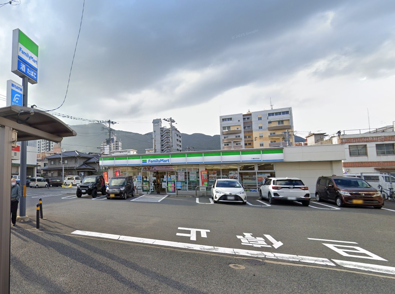 コンビニ　ファミリーマート八幡前田店（コンビニ）まで503m