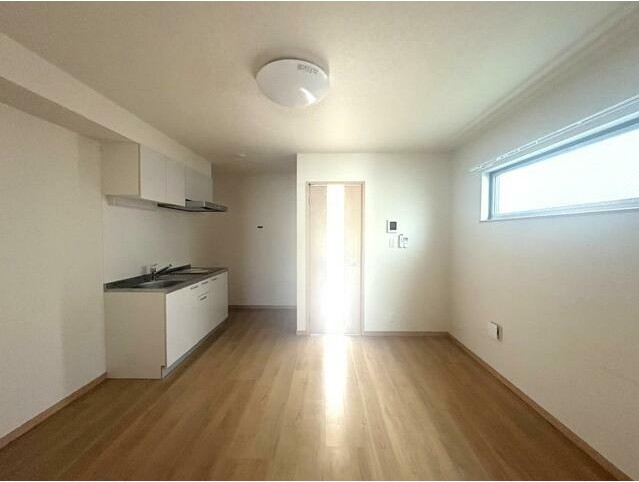 居室・リビング　開放感のあるゆったりとしたお部屋です♪