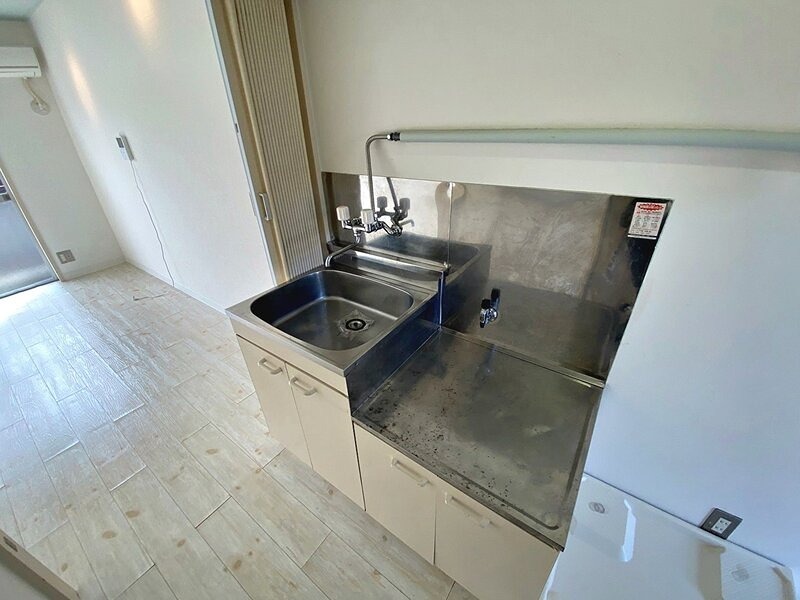 多摩都市モノレール 大塚・帝京大学駅 徒歩10分 3階建 築43年のキッチン写真