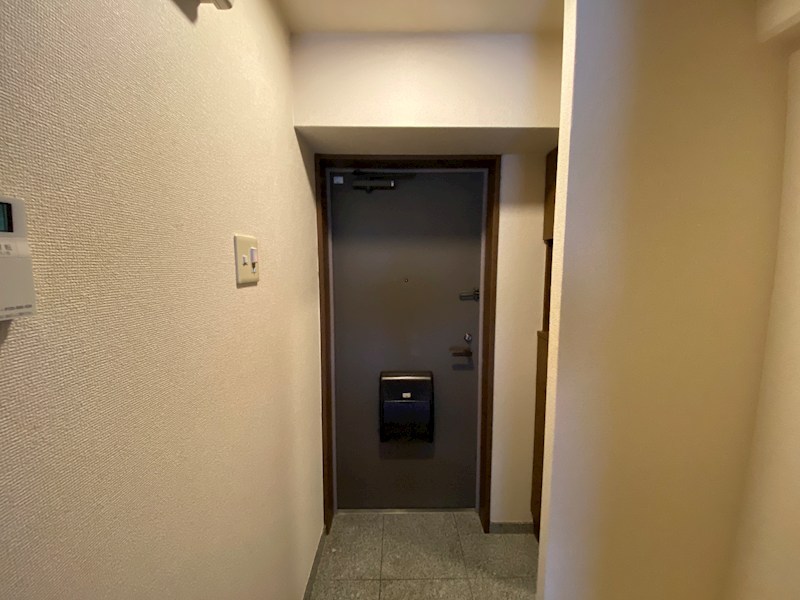 ウェルコート岡本の玄関写真
