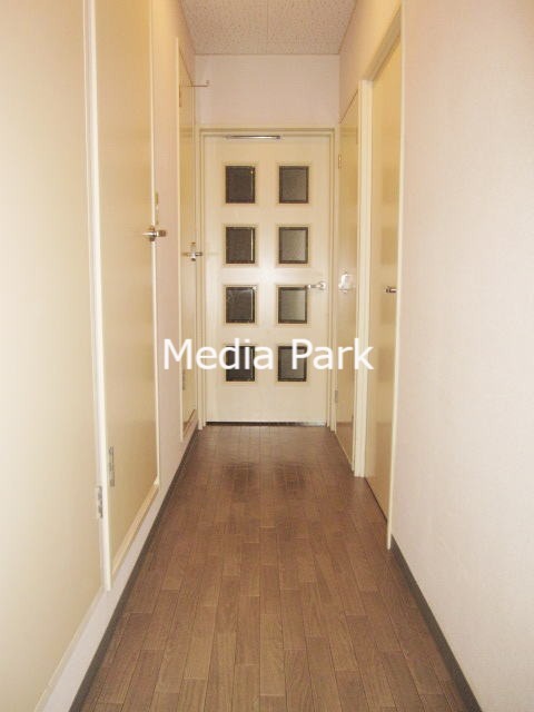 玄関　同物件別のお部屋の写真です。参考写真です。