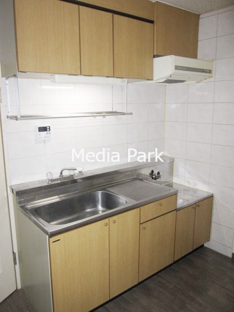 キッチン　同物件別のお部屋の写真です。参考写真です。