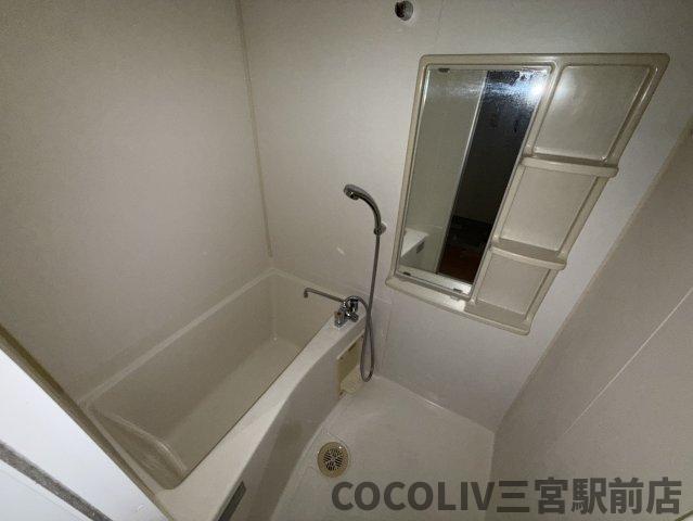 バス・シャワールーム　同物件別部屋写真