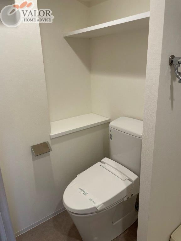 ブルーライン 伊勢佐木長者町駅 徒歩5分 11階建 築8年のトイレ写真
