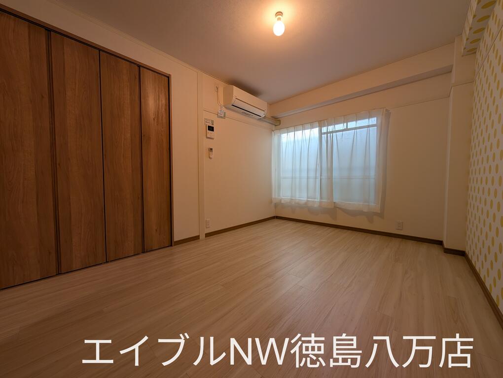 ＪＲ徳島線 徳島駅 徒歩25分 3階建 築55年の居間写真