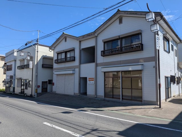 建物外観　建物外観です。右側が102号室になります。