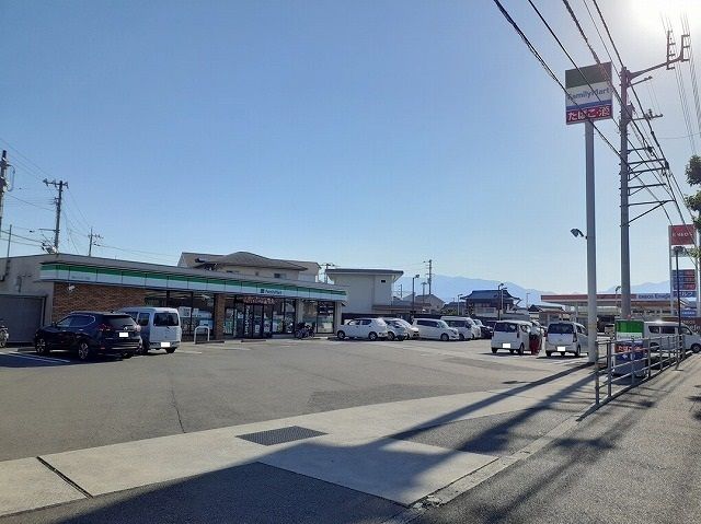 コンビニ　ファミリーマートインター北店様（コンビニ）まで950m