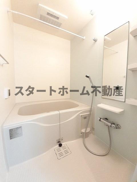 バス・シャワールーム　落ち着いた空間のお風呂です