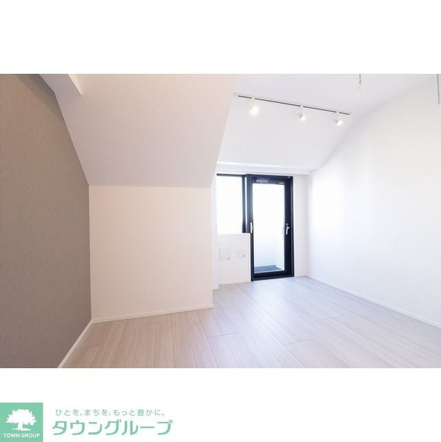 ディームス東新宿の居間写真