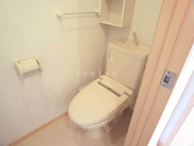 トイレ　温水洗浄便座完備の素敵なトイレです★