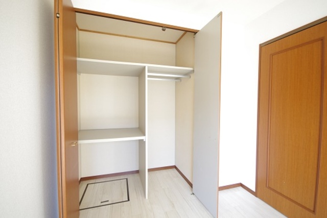 洗面設備　大容量の収納２ヵ所完備！