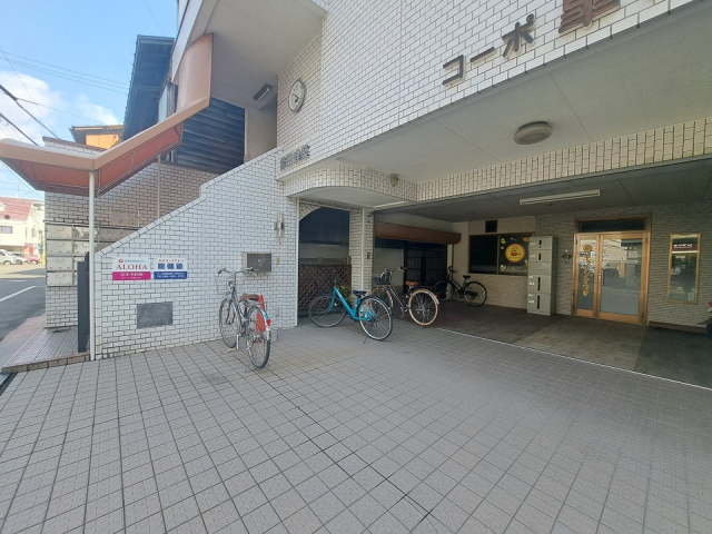 【松山市木屋町のマンションの駐車場】