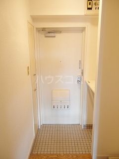 【アドバンス一号館の玄関】