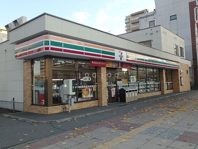 コンビニ　セブンイレブン旭川5条7丁目店（コンビニ）まで164m