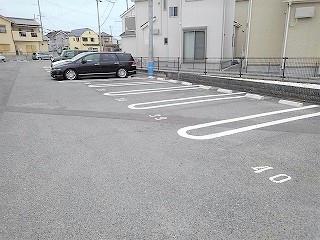 【レオパレスふかしのの駐車場】