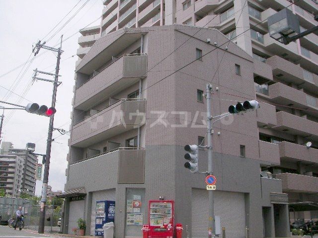 【ルミエール加島の建物外観】