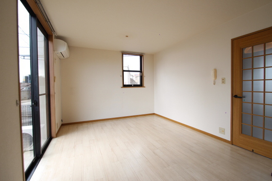 居室・リビング　※他号室の写真です