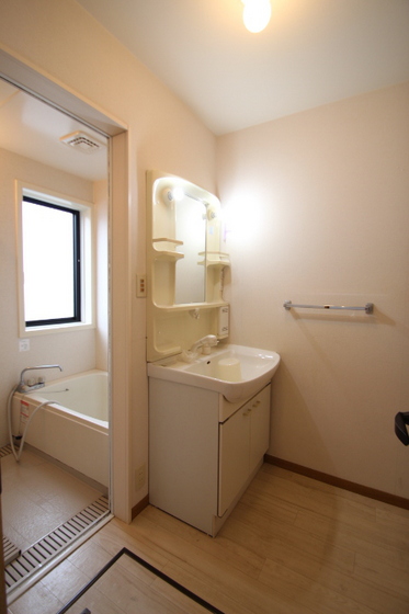 洗面設備　※他号室の写真です
