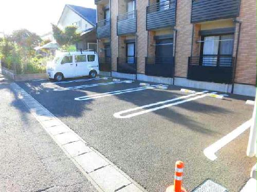 【レオネクストかすみ町の駐車場】