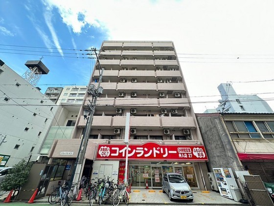 【広島市中区舟入本町のマンションの建物外観】