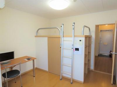 居室・リビング　家具家電が備え付けのお部屋です