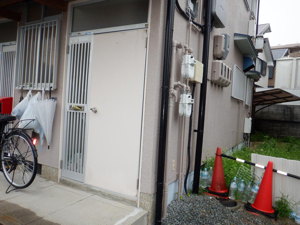 阪急今津線 小林駅 徒歩15分 2階建 築39年の玄関写真