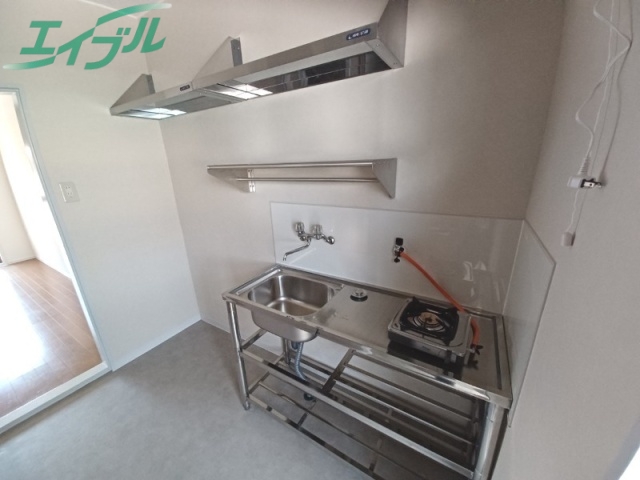 キッチン　同物件別部屋の写真です。