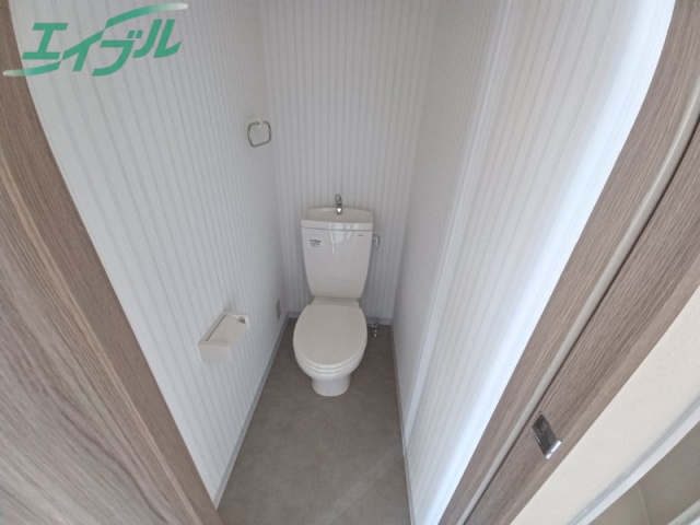 トイレ　同物件別部屋の写真です。