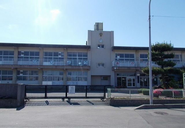 【石巻市わかばのアパートの小学校】