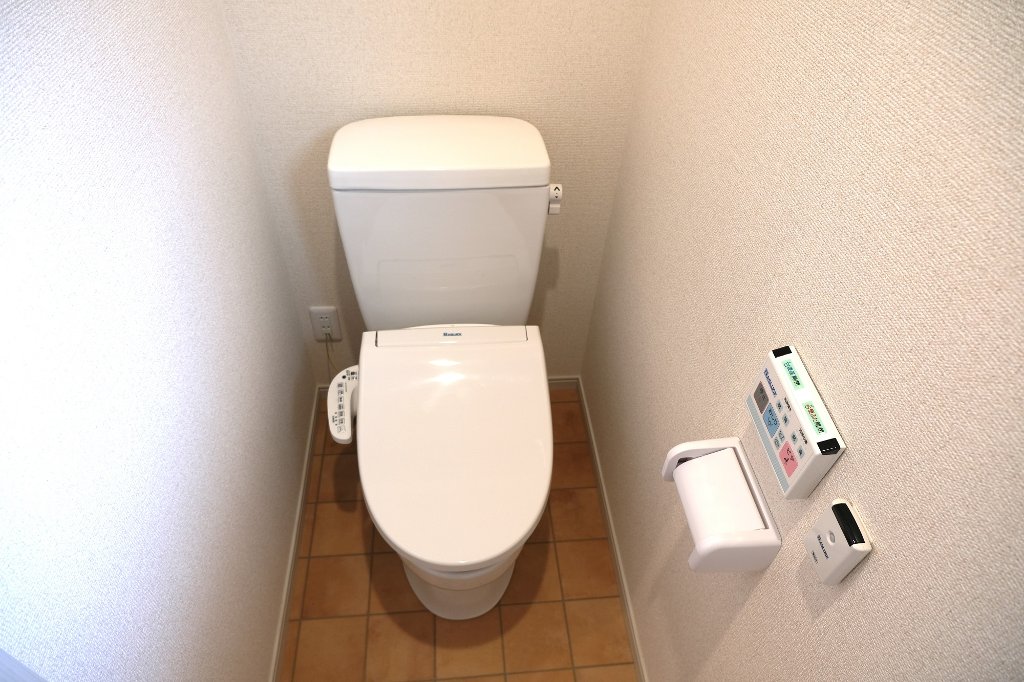 トイレ　勿論、WCは、ウォシュレット付です。