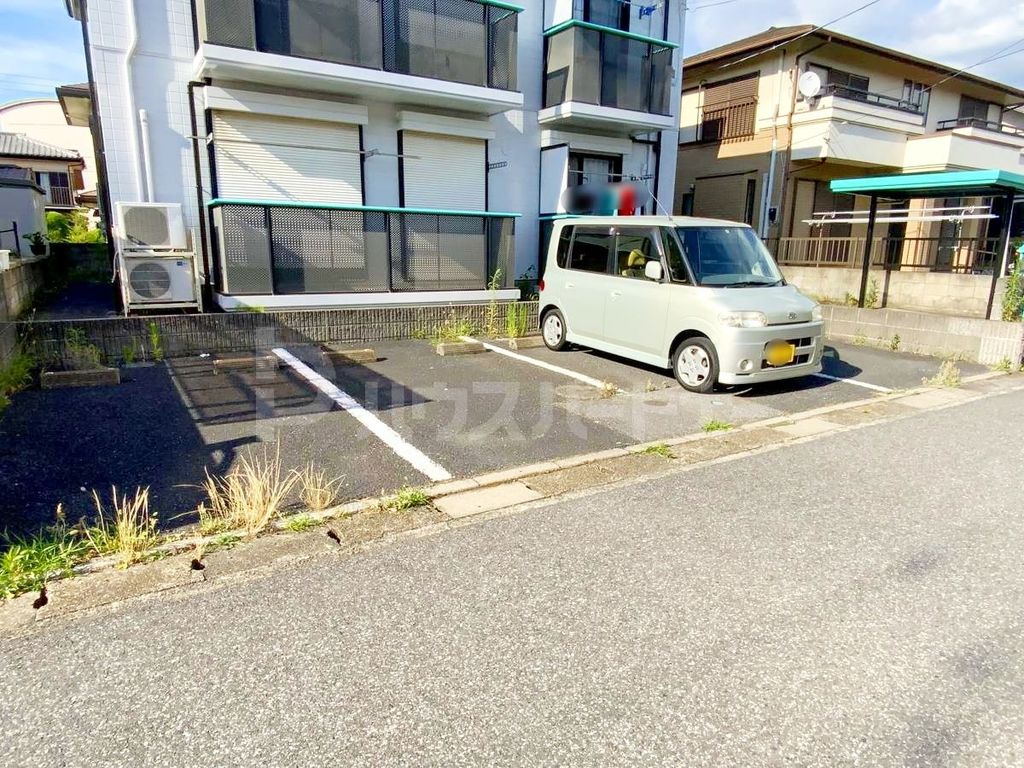 【サニーヒルの駐車場】