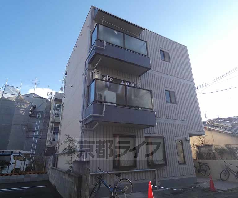 【エントピアハイツの建物外観】