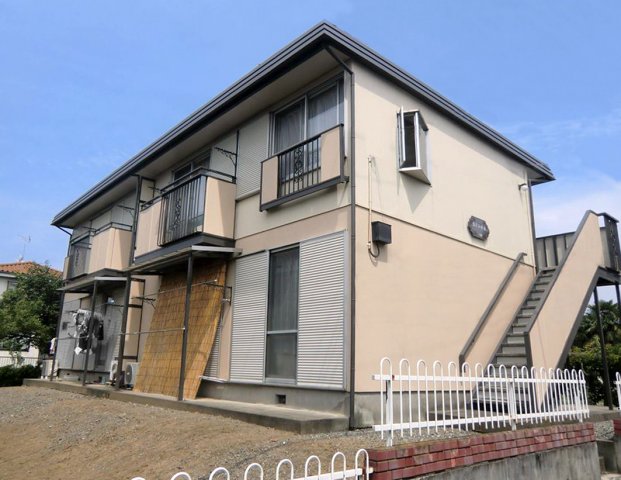 東松山市松本町のアパートの建物外観