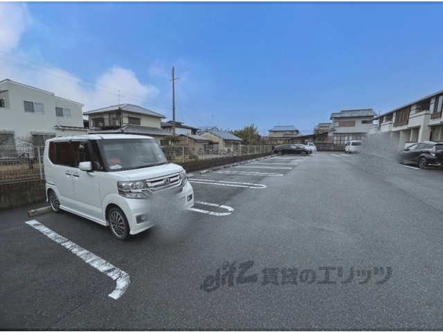 【桜井市安倍木材団地のアパートの駐車場】