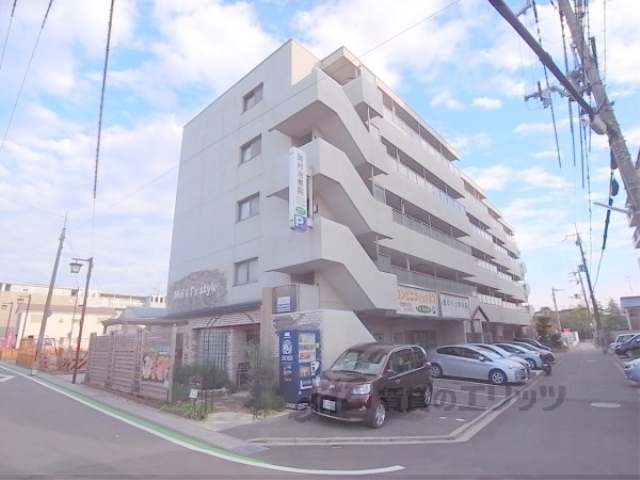 城陽市寺田のマンションの建物外観