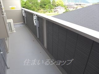 【広島市安佐北区亀山南のアパートのバルコニー】