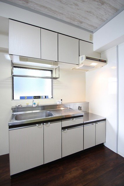 キッチン　同物件、別号室のものです。