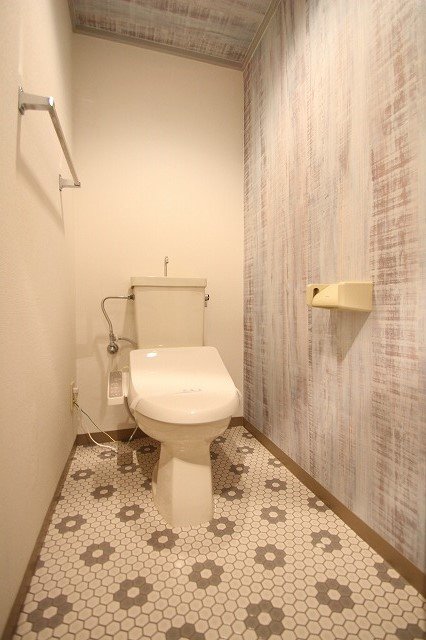 トイレ　同物件、別号室のものです。