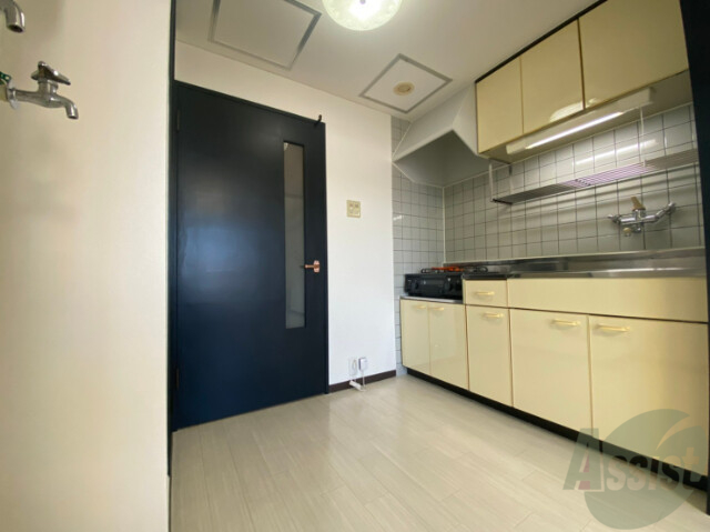 キッチン　ガスコンロを設置されてますので料理もできますね。