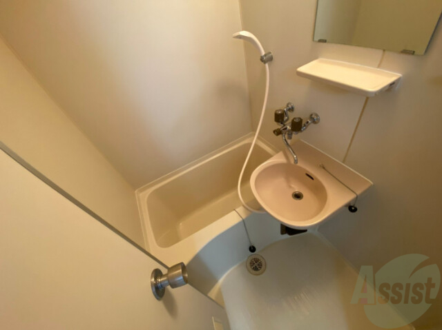 バス・シャワールーム　お風呂になります。一日の疲れを癒してくださいね。