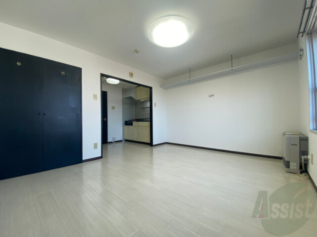 居室・リビング　リビングです。白を基調としていてお部屋全体が明るいですね！