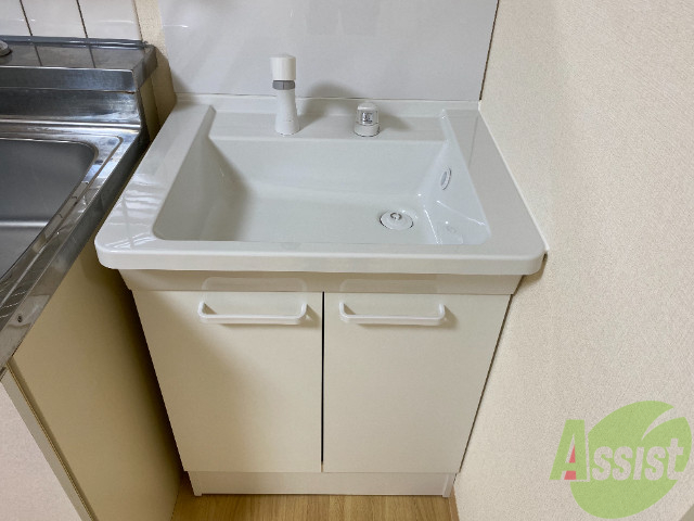 洗面設備　洗面は独立タイプで、洗髪可能なので朝の準備も捗りそう。