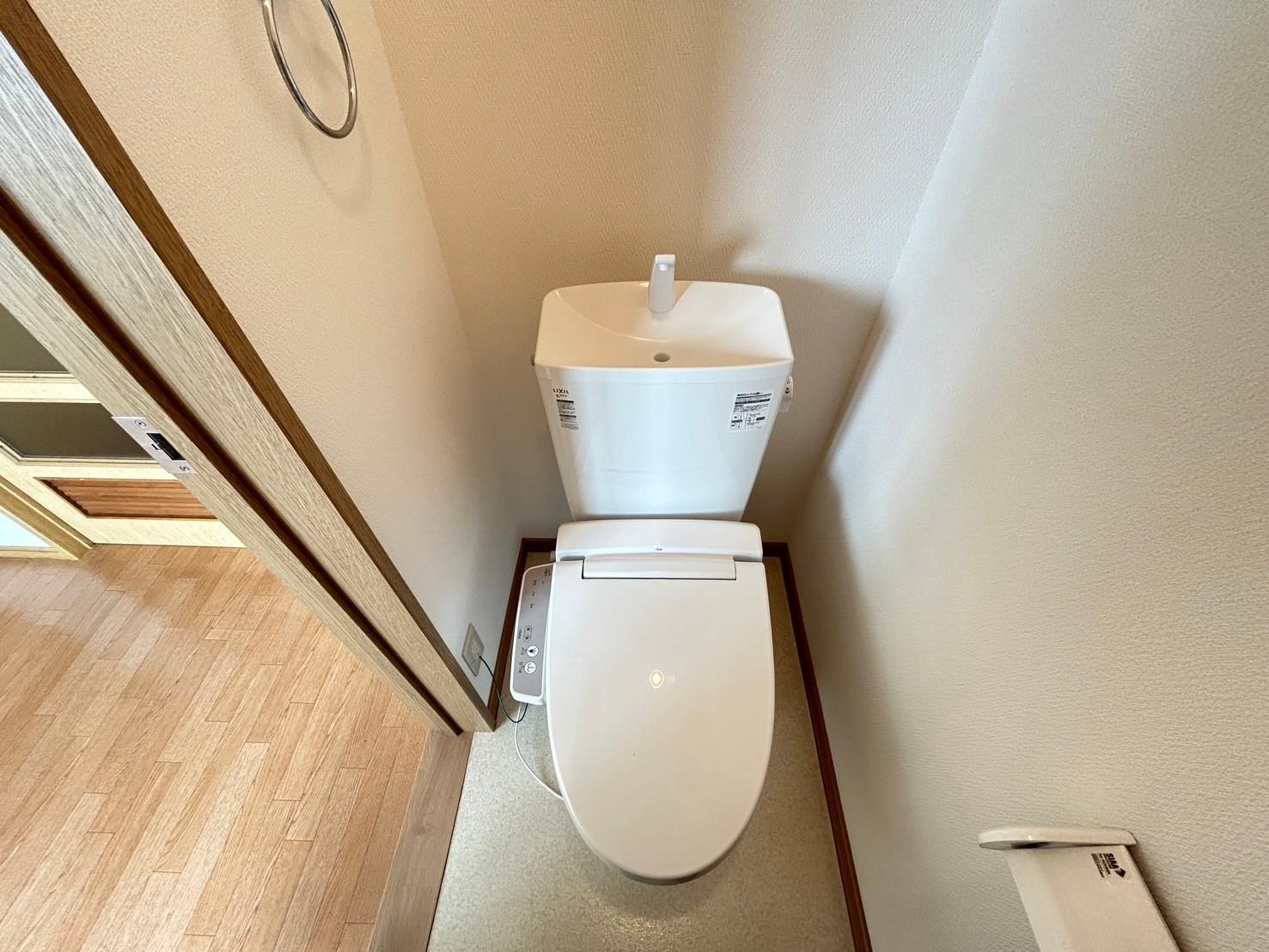 トイレ　温水洗浄暖房便座付トイレ