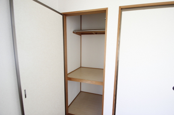 収納　※他の号室の写真です。