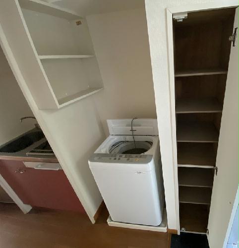 玄関　同タイプ部屋の写真となり設備等は現況と異なる場合があります。