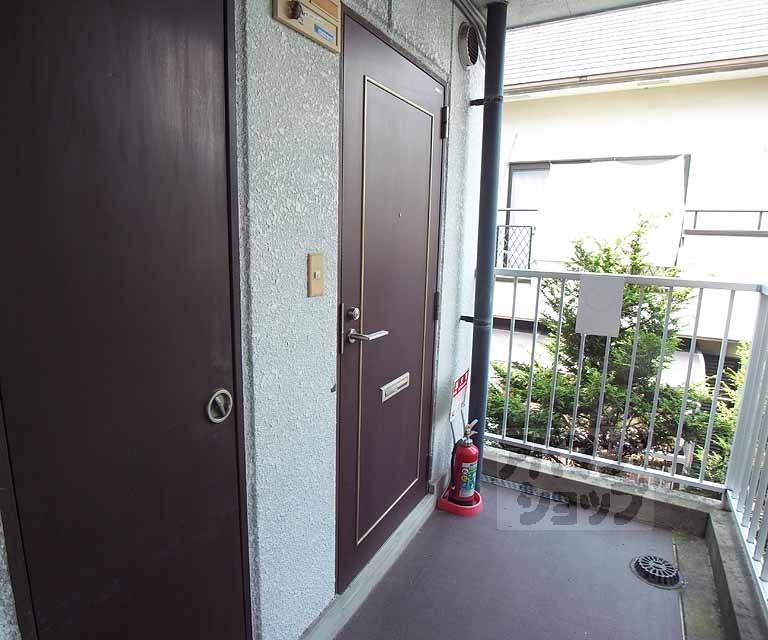 その他設備　玄関のドアです。